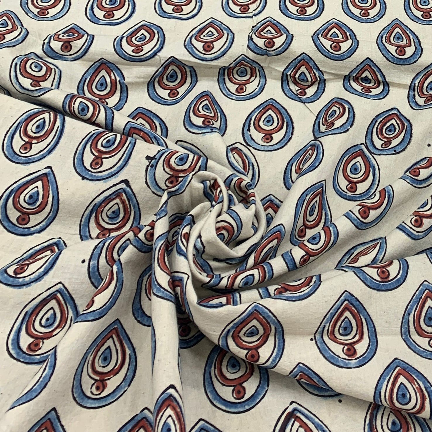 Crème Indigo Flower Design Cotton Printed Fabric